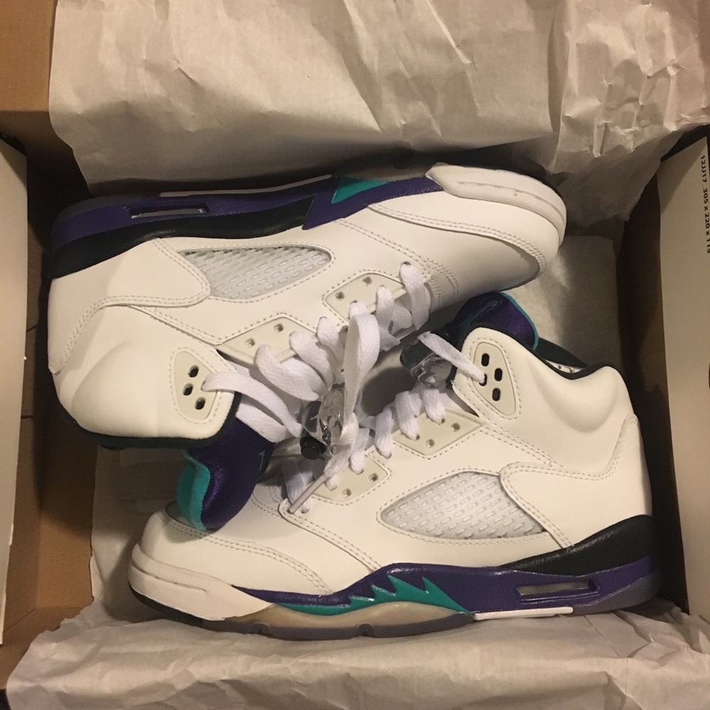 Jordan White Grape 5s Size 4Y DS